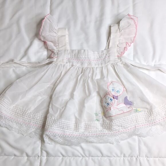 Vintage Fresita 9-12 Months White Embroidered Little Lamb Apron - Picture 1 of 9